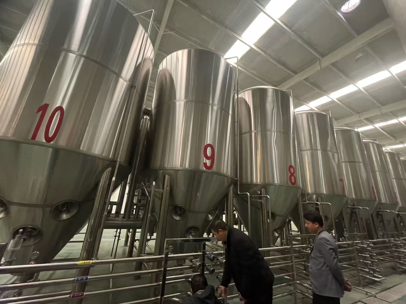 丰泽精酿啤酒设备厂—平面布置、设备设计、制造、调试、培训等一条龙服务